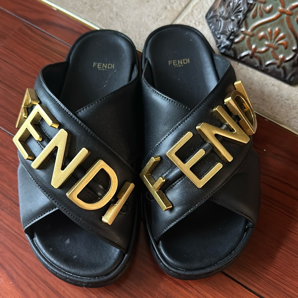 Women Fendi Slides